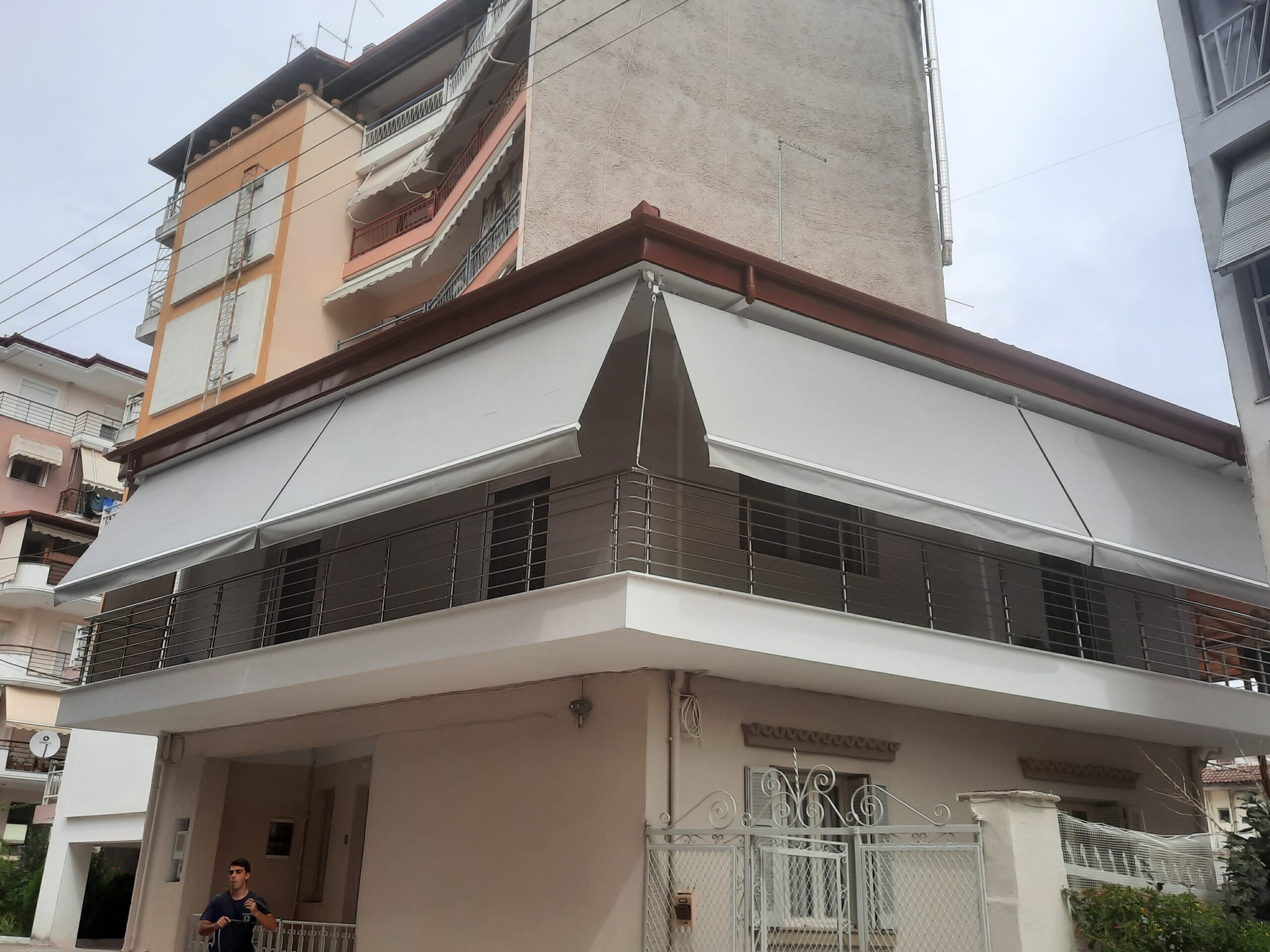 ΤεντοPlanet | Τέντες, Πέργκολες, Ζελατίνες, Καποτίνες | Υφασμάτινες, Μεταλλικές, Ηλεκτροκίνητες | Τοποθέτηση, Επισκευή, Συντήρηση | Θεσσαλονίκη | Tentoplanet.gr