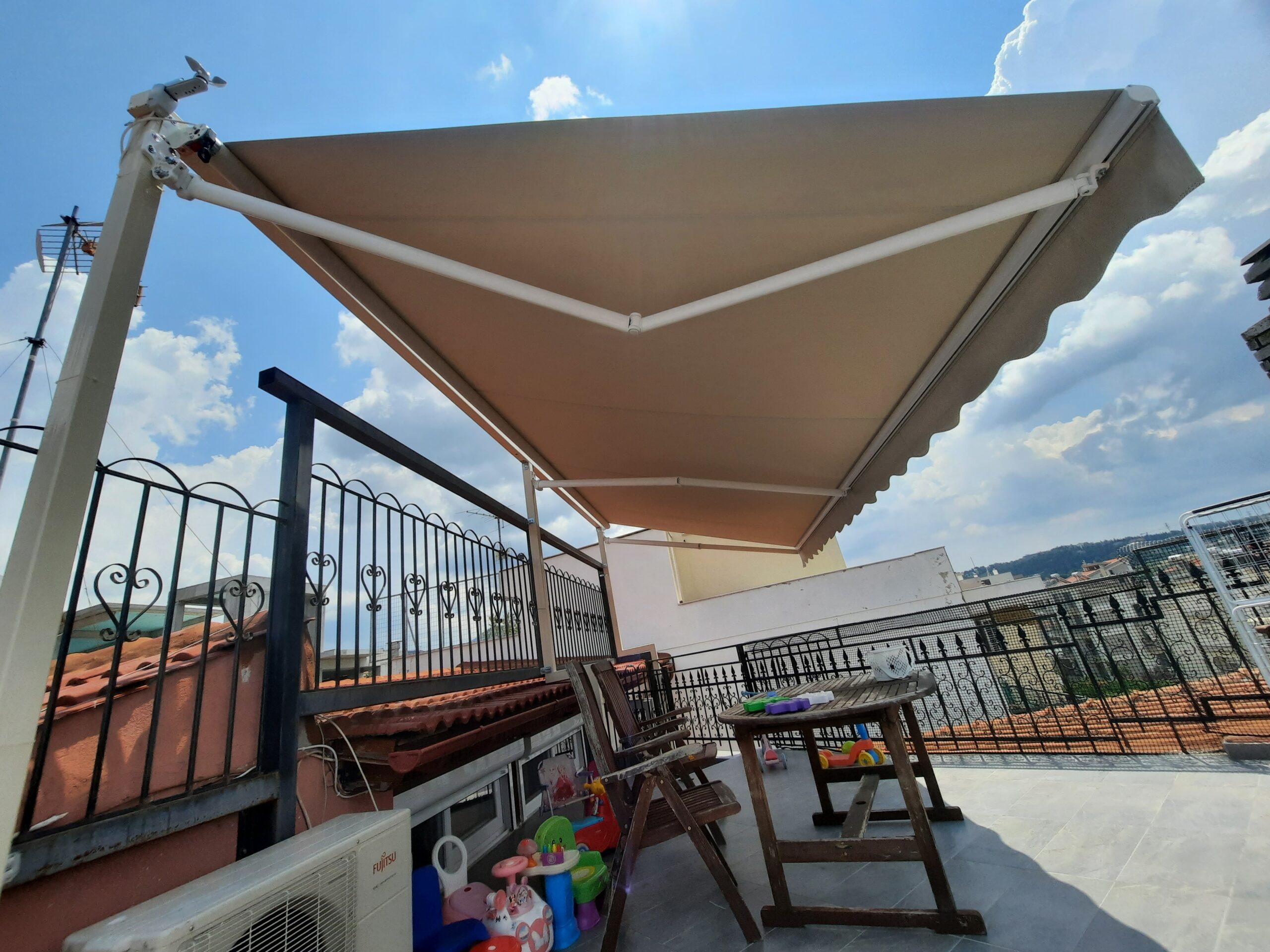 ΤεντοPlanet | Τέντες, Πέργκολες, Ζελατίνες, Καποτίνες | Υφασμάτινες, Μεταλλικές, Ηλεκτροκίνητες | Τοποθέτηση, Επισκευή, Συντήρηση | Θεσσαλονίκη | Tentoplanet.gr